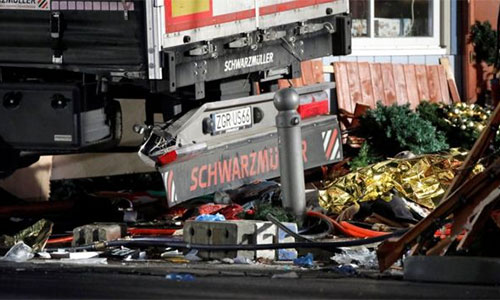 Un camión arrolla a una multitud en un mercado navideño Terror en Berlín